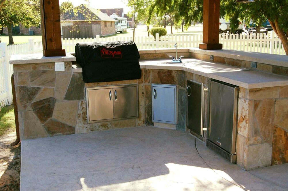 outdoor kitchen