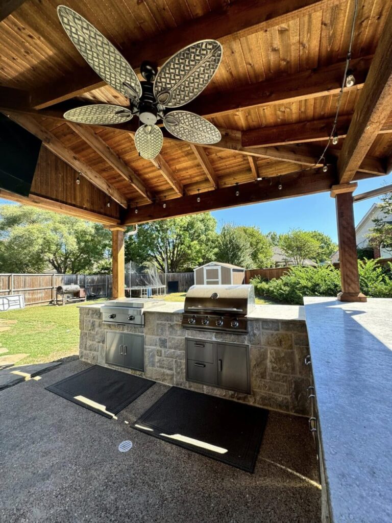 Outdoor Kitchens: A New Level of Entertainment and Functionality Outdoor Kitchens: A New Level of Entertainment and Functionality