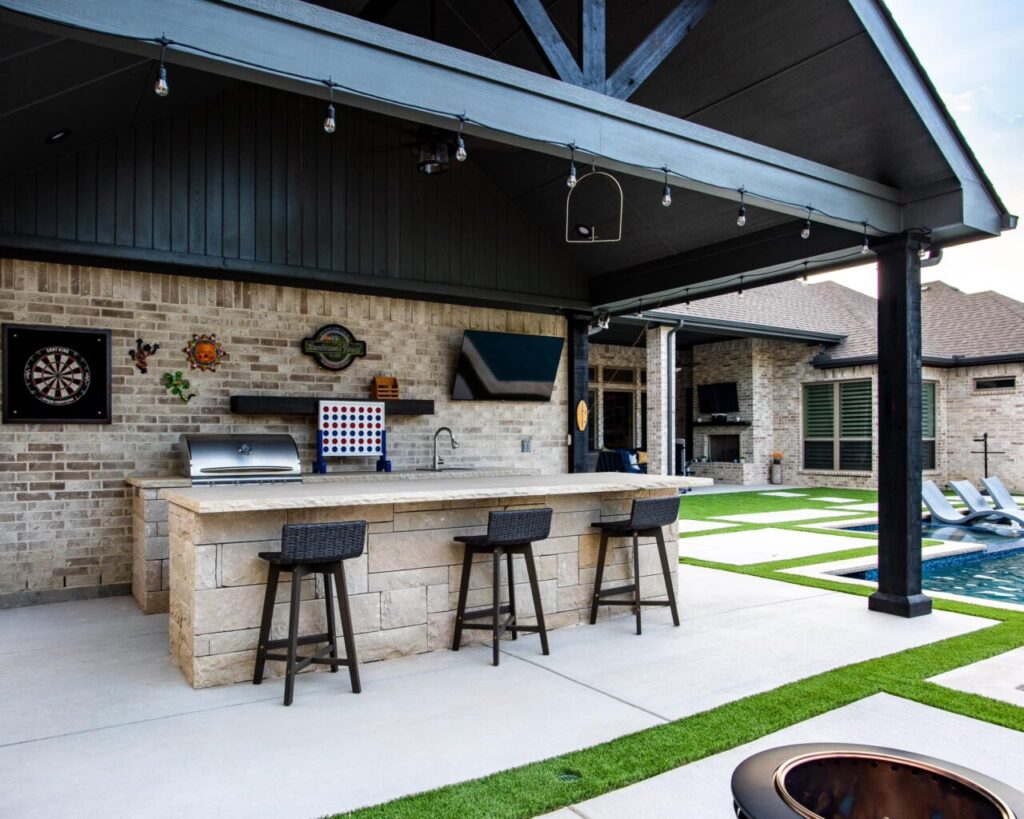 Outdoor Kitchens: Cook Year-Round in Your DFW Backyard Outdoor Kitchens: Cook Year-Round in Your DFW Backyard